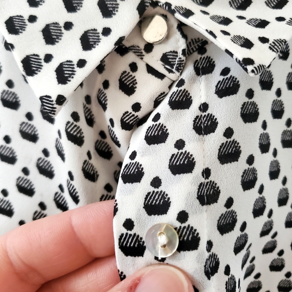 H&M Short Sleeved Button Up White & Black Retro Patterned Flowy Blouse (Size 2) - Picture 3 of 9